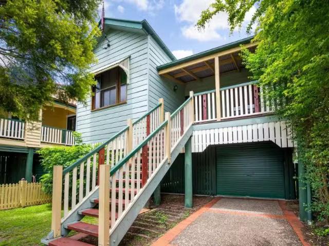 14 Landsdowne Street, COORPAROO House for rent Listed by Noah.