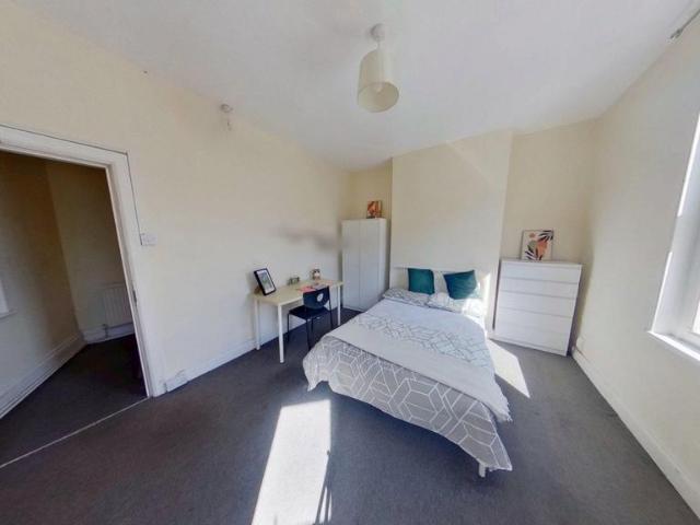 14 Lake Street, Nottingham. 2 bed house to rent £1,127 pcm £260 pw