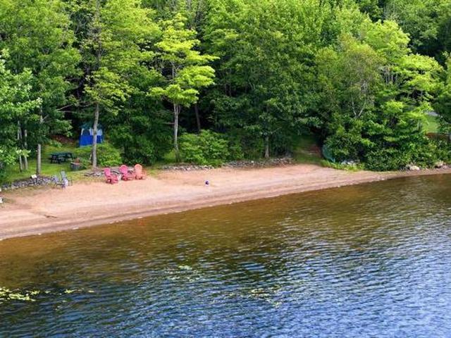 14 Lawrence Robinson Lane, Windsor Junction, NS, B2T 1G1 house for sale | Listing ID 202618 | Royal LePage