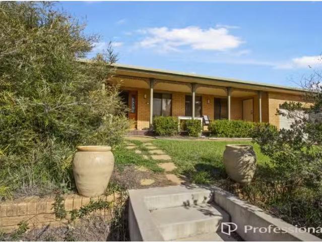 14 Mc Coullough Drive, Tolland House for rent Listed by Imoge.
