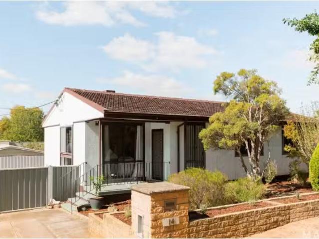 14 Mackennal Street, Lyneham House for rent Listed by Marq Pr.