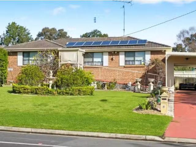 14 Mary Street, The Oaks House for rent Listed by C21 The Par.