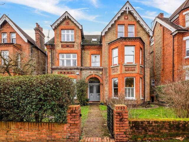 14 Mowbray Road London SE19 2 bed flat to rent £2,350 pcm £542 pw