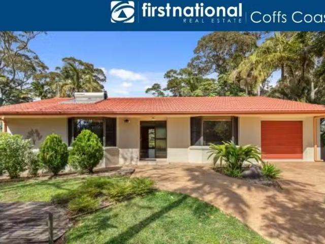 14 Norman Hill Drive, Korora House for rent Listed by Fiona O.
