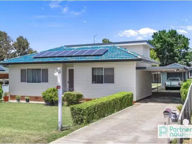 14 Oak Street, TAMWORTH House for rent Listed by Sophie Duthi.