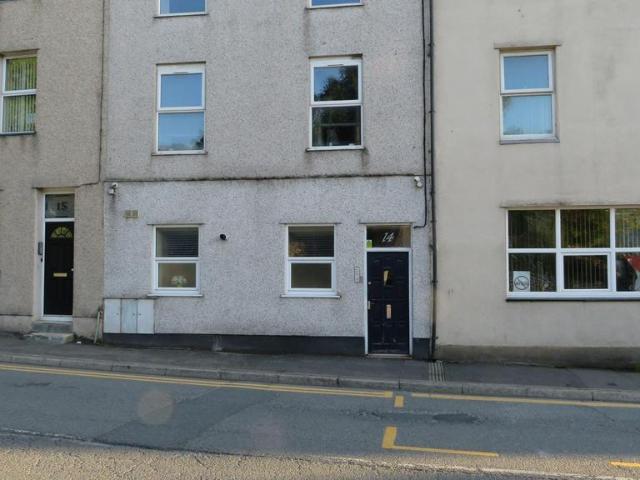 14 Ogwen Terrace,Bethesda, Bangor, LL57 3 bed apartment to rent £800 pcm £185 pw