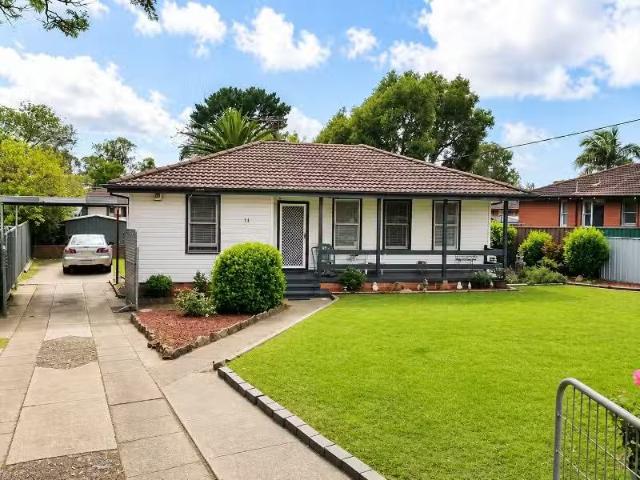 14 Palmyra Avenue, Lethbridge Park House for rent Listed by K.