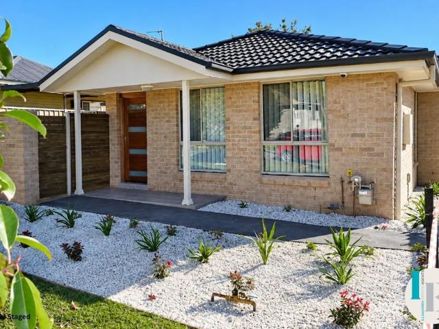 1/4 parkes street, oak flats nsw 2529