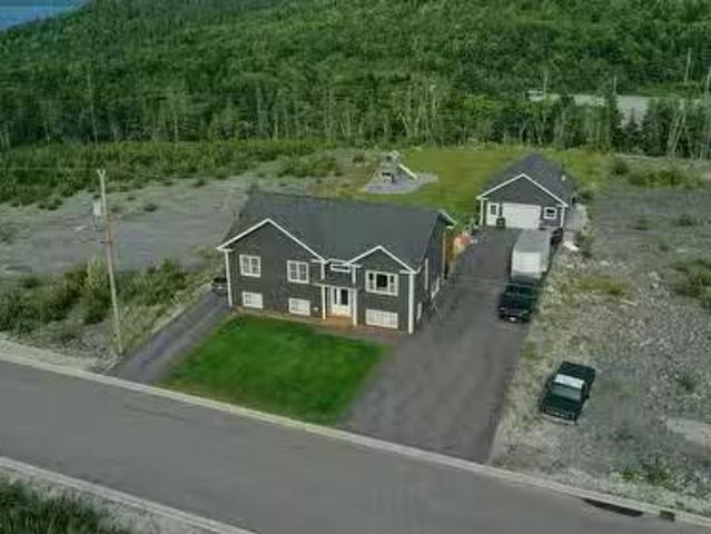 14 Parkway Heights, Corner Brook, NL, A2H 0H1 house for sale.