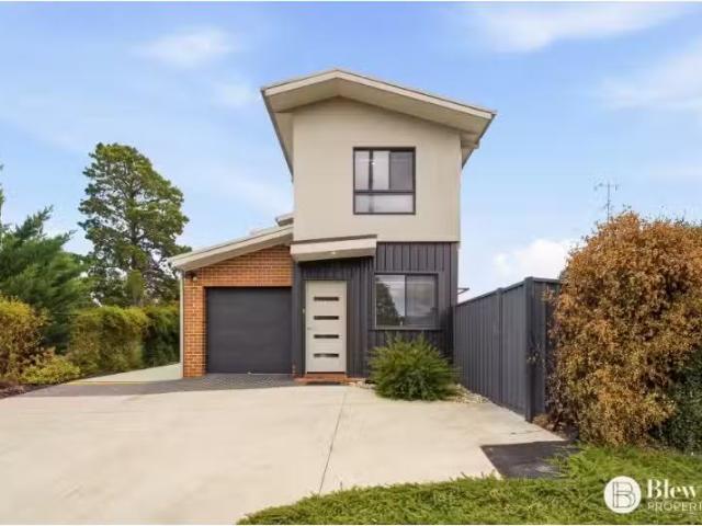 1/4 Powell Street, Queanbeyan East Townhouse for rent Listed.