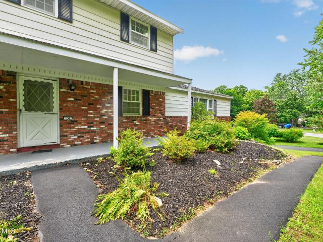 14 Rolling Brook Drive