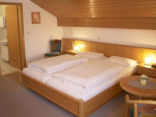 14 Schlafzimmer Haus Walting Deutschland LS103924204