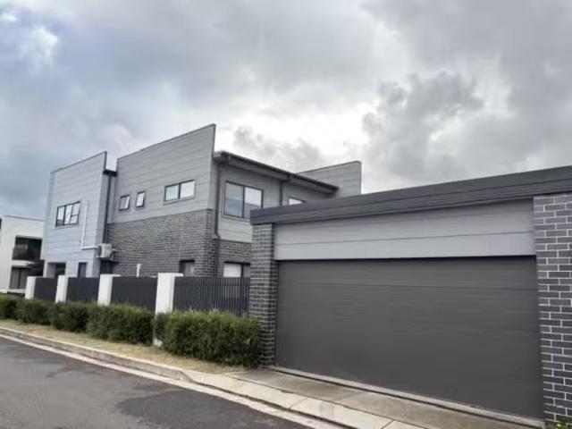 14 Scion Street, Austral House for rent Listed by Simon Au of.