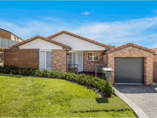 14 Sanderson Road, KANAHOOKA House for rent Listed by Sophia.