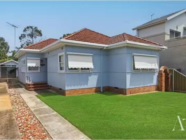 14 Sofala St, Riverwood House for rent Listed by Ali Awick of.