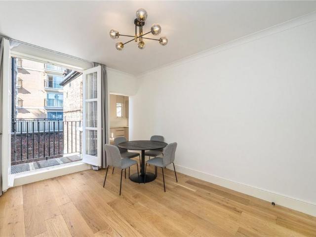 14 Strutton Ground, London SW1P 1 bed flat to rent £2,700 pcm £623 pw