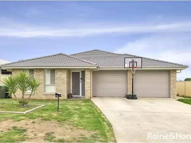 14A Goodwin Street, TAMWORTH Townhouse for rent Listed by Rai.