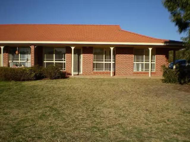14B Lincoln Parkway, DUBBO Townhouse for rent Listed by Lilly.