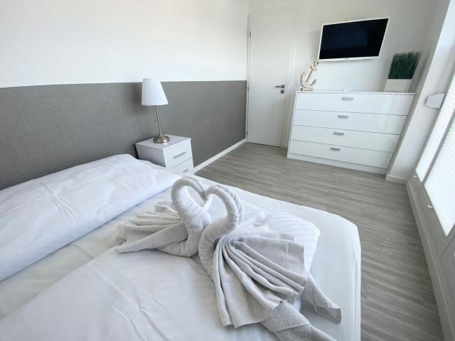 14C new 2 room apartment with air conditioning and a private 30m2 terrace just 5.4 km from Alexanderplatz/free wifi/ in Berlin Pankow, Berlin Amsterdam Apartments for Rent