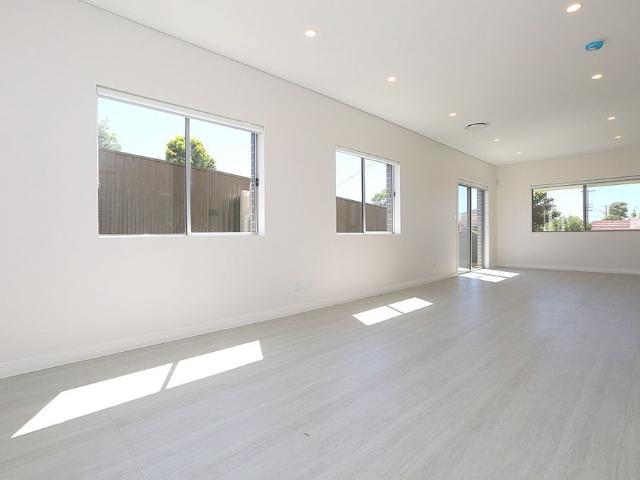 14F Glassop Street