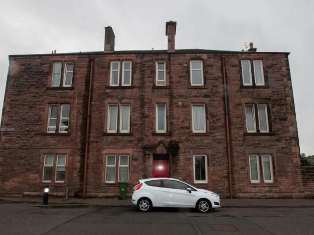 14H Ashley Terrace, Alloa, FK10 2BA 1 bed flat to rent £650 pcm £150 pw