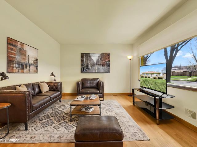 1504 W Leroy Ave