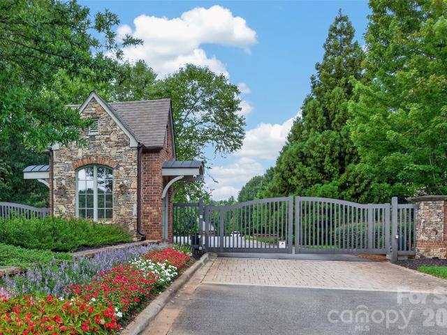 1504 Waybridge Way