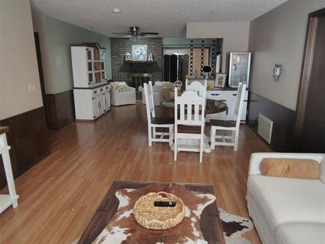 1505 Crestview Drive