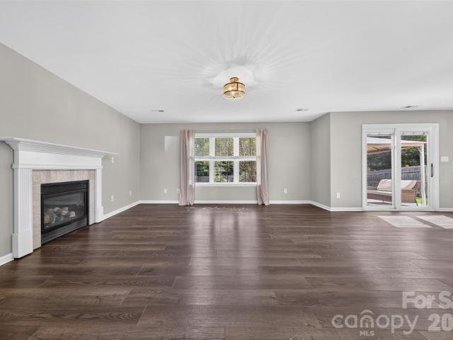 1505 Hollythorne Drive