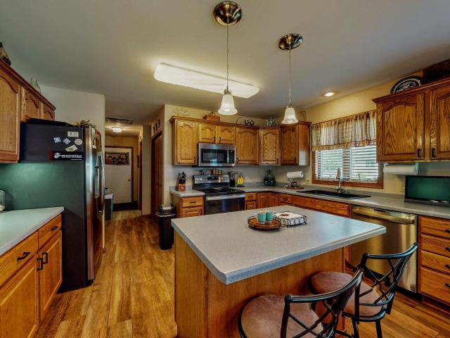 1505 Raveen St