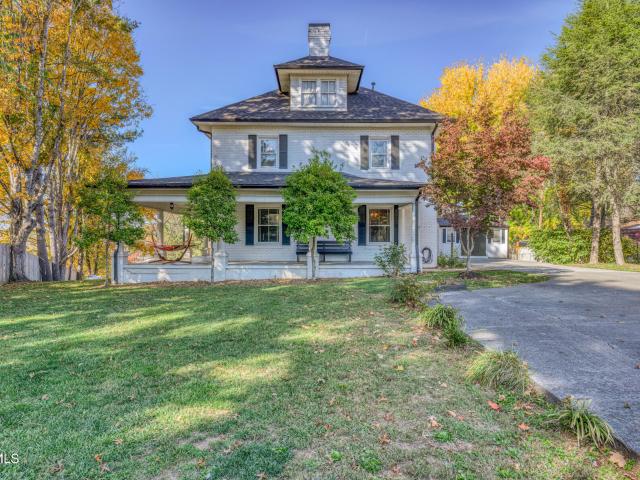 1505 West Lakeview Drive