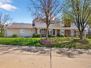 15066 Green Cir Dr, Chesterfield, MO 63017 | MLS #26017