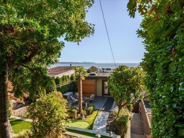 15068 Victoria Avenue, White Rock, BC, V4B 1G3 house for sale | Listing ID R3174 | Royal LePage