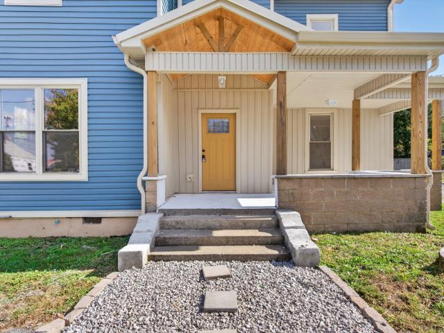 1506 Clay St S