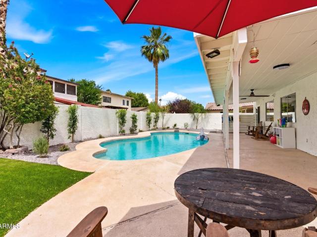 1506 e edgewater drive