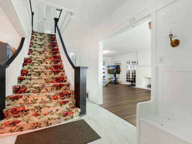 1506 Hawthorne Drive