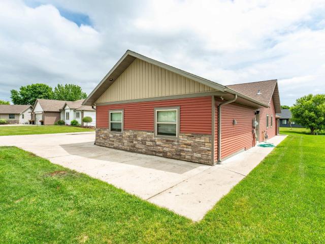 1506 Viking Court