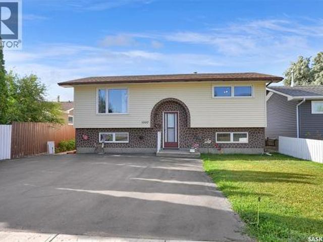 1507 Caribou Street W, Moose Jaw, SK, S6H 7N5 house for sale | Listing ID SK046045 | Royal LePage