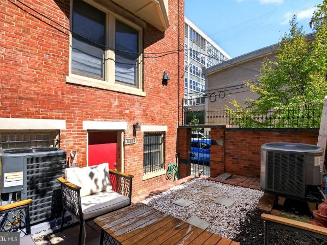 1500 Green Street # 4