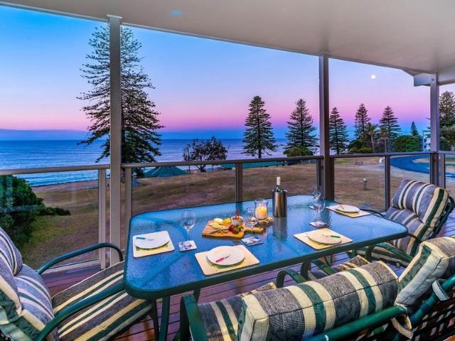 $1500 per week Beachfront Oasis
