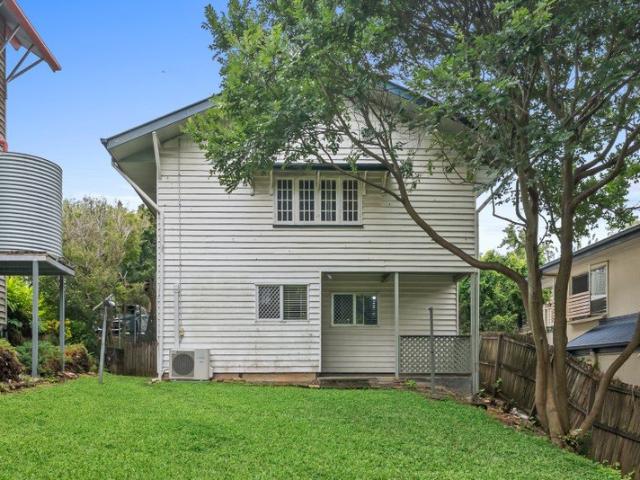 $1500+ Per Week Investment Dual Living in Prime St Lucia Location