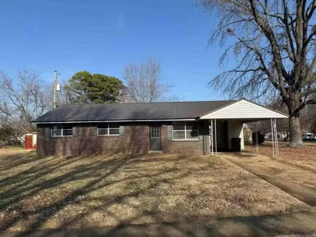 1500 W COLLEGE AVE, JONESBORO, AR 72401