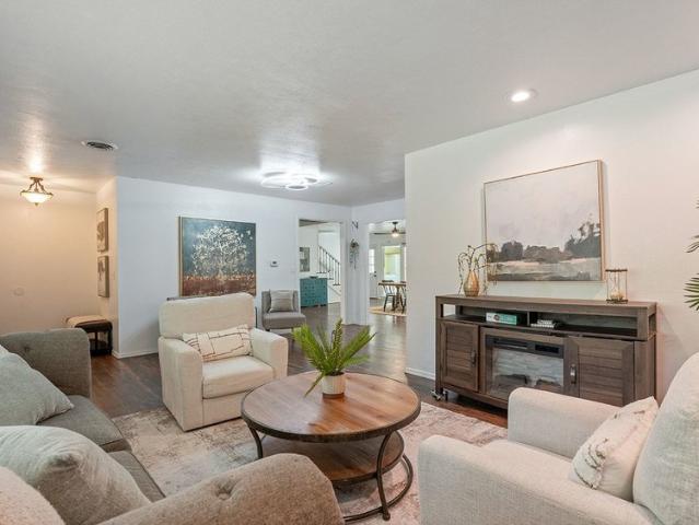 1501 Camino Real
