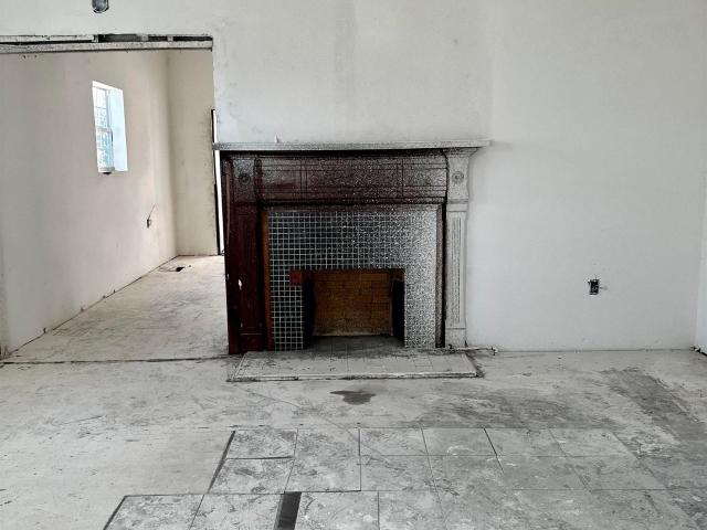 1502 W 2ND Circle