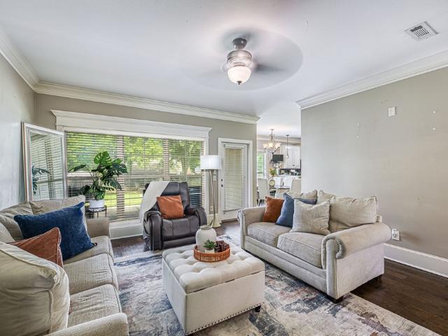 1502 Woodline Dr