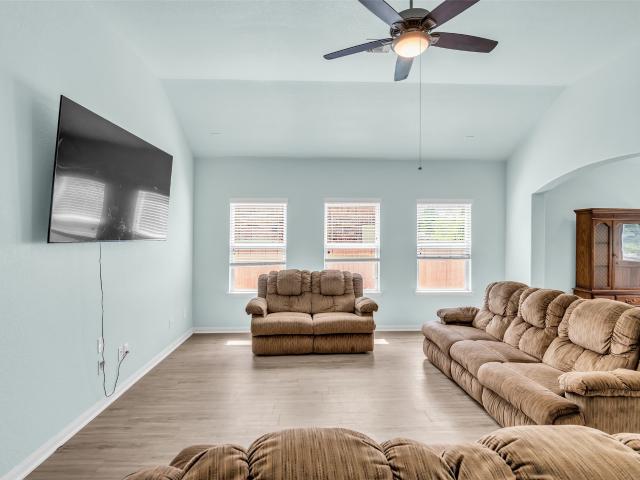 15031 Meadow Glen N