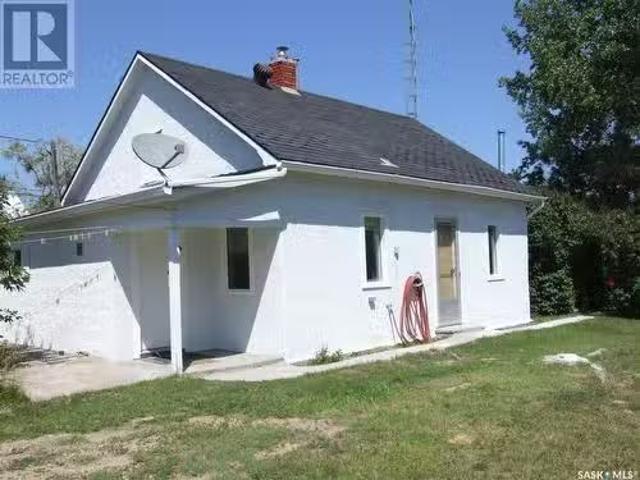 150 2Nd Street E, Fox Valley, SK, S0N 0V0 house for sale Li.