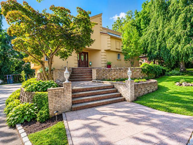 150 Mimosa Drive