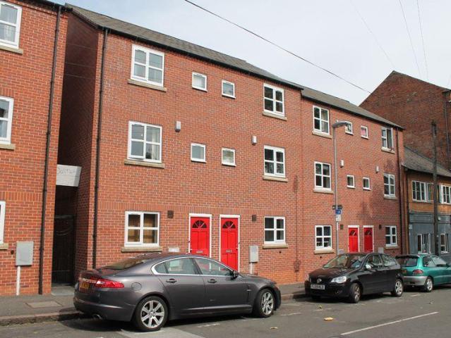 150 North Sherwood Street. 4 bed townhouse to rent £2,496 pcm £576 pw
