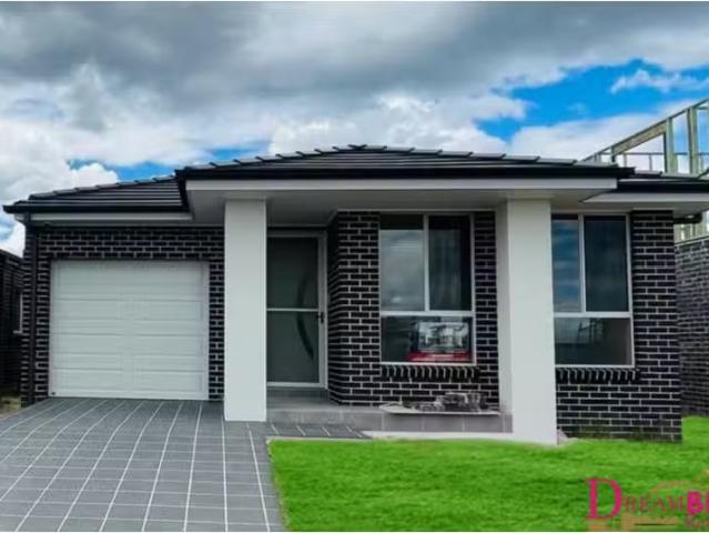 150 Parkway Drive, Marsden Park House for rent Listed by Gari.